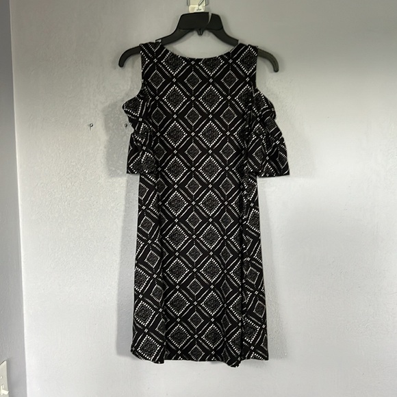 MUDD Girls Short Sleeve Cold Shoulder Dress, size 14 regular, knee length, - Picture 2 of 9